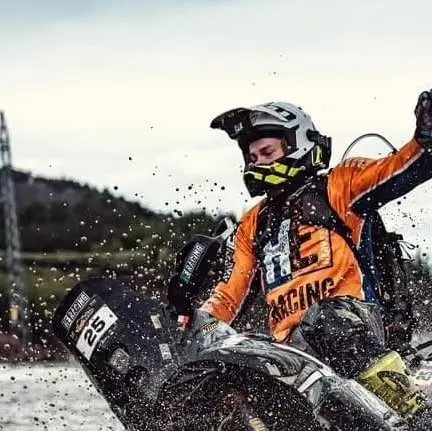KTM LC8 al Rally Albania tra gli schizzi